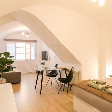 Casa Besalu Estudio En El Centro Del Pueblo Exterior photo